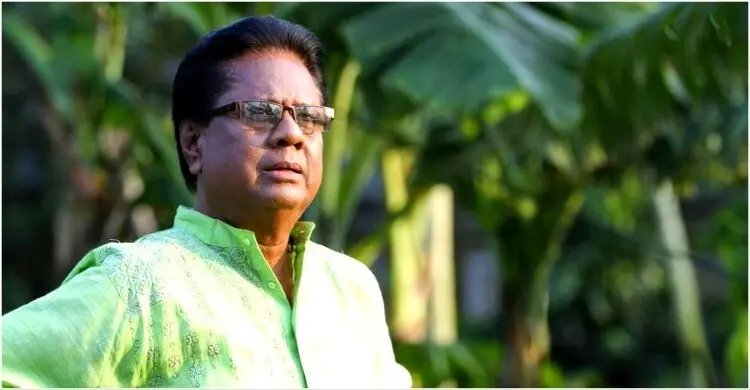 অভিনেতা সাদেক বাচ্চুকে রেল স্টেশনে কেন পাথর ছুড়ে মেরেছিল দর্শক?