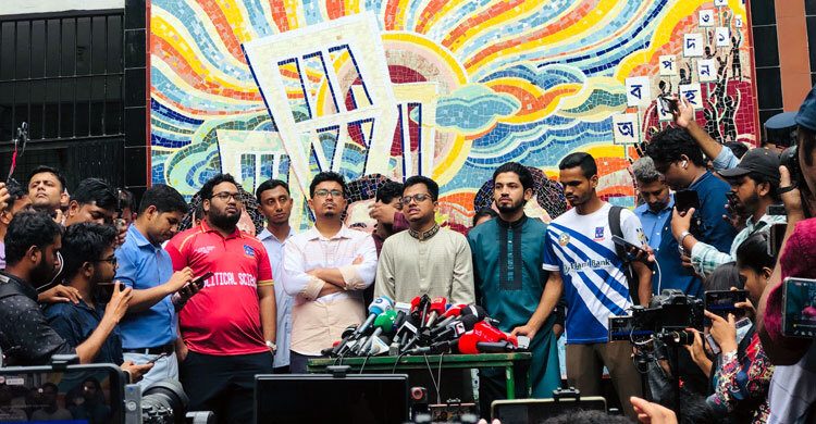 যারা দিল্লির বয়ান শোনাচ্ছে শিক্ষার্থীরা তাদের লালকার্ড দেখাবে