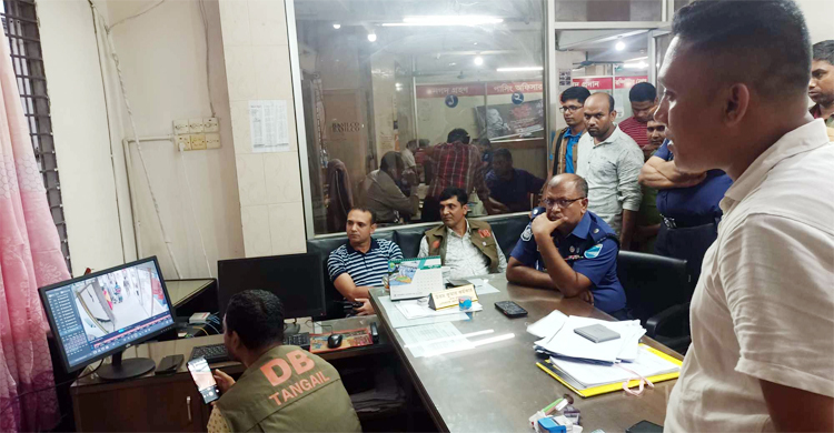 র‍্যাব পরিচয়ে বাস থেকে নামিয়ে ১৯ লাখ টাকা ছিনতাই