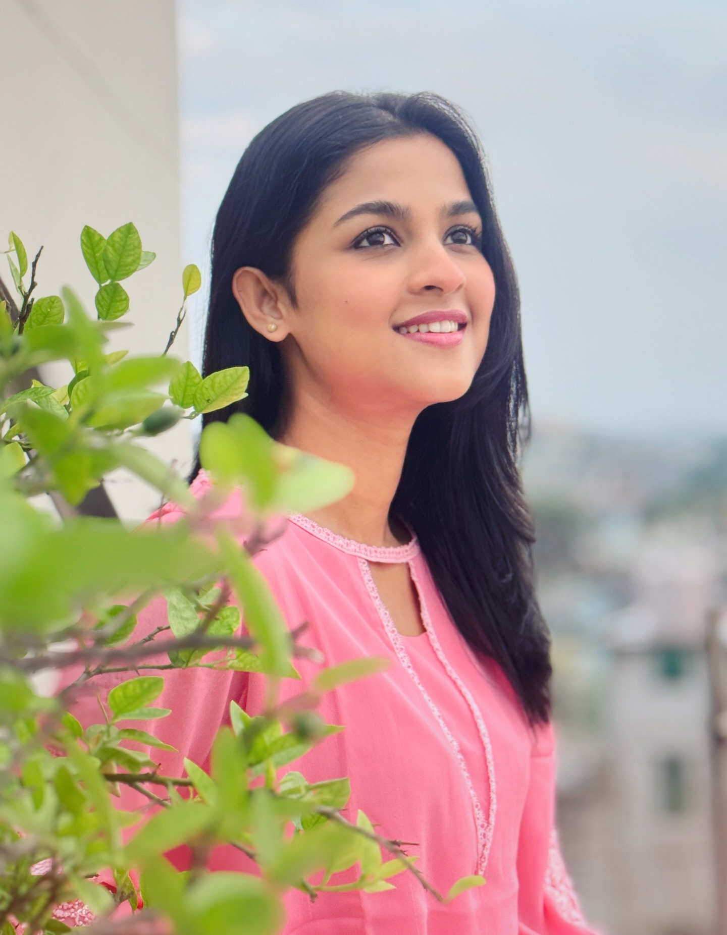 স্নিগ্ধ ঈদ লুকে মুগ্ধতা ছড়ালেন সাদিয়া