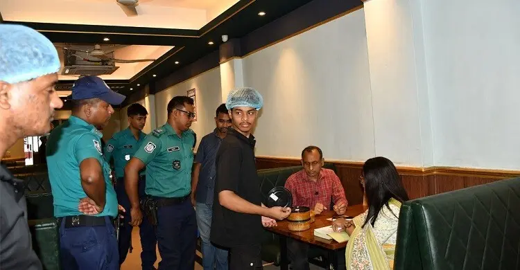 বাসি খাবার বিক্রি, চট্টগ্রামে দুই রেস্তোরাঁকে জরিমানা