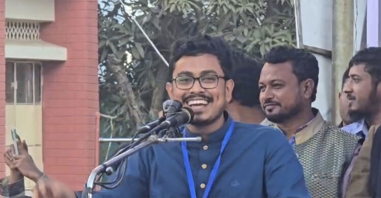 সমাবেশে ‘আগে কী সুন্দর দিন কাটাইতাম’ গাইলেন সাদিক কায়েম