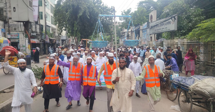 সদরঘাট থেকে সমাবেশ অভিমুখে জামায়াত নেতাকর্মীদের ঢল