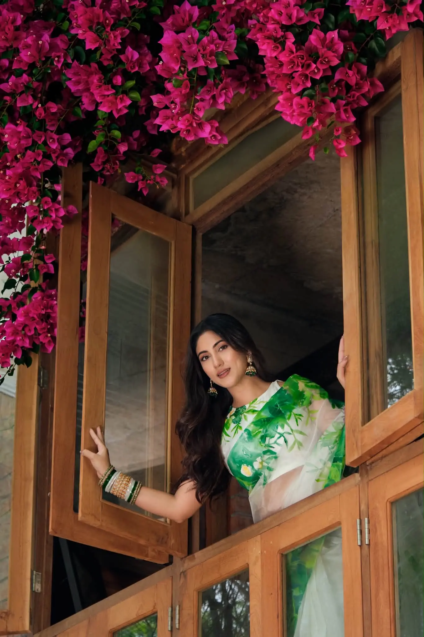 &lsquo;চা গরম&rsquo; লুকে মায়াবী সাফা