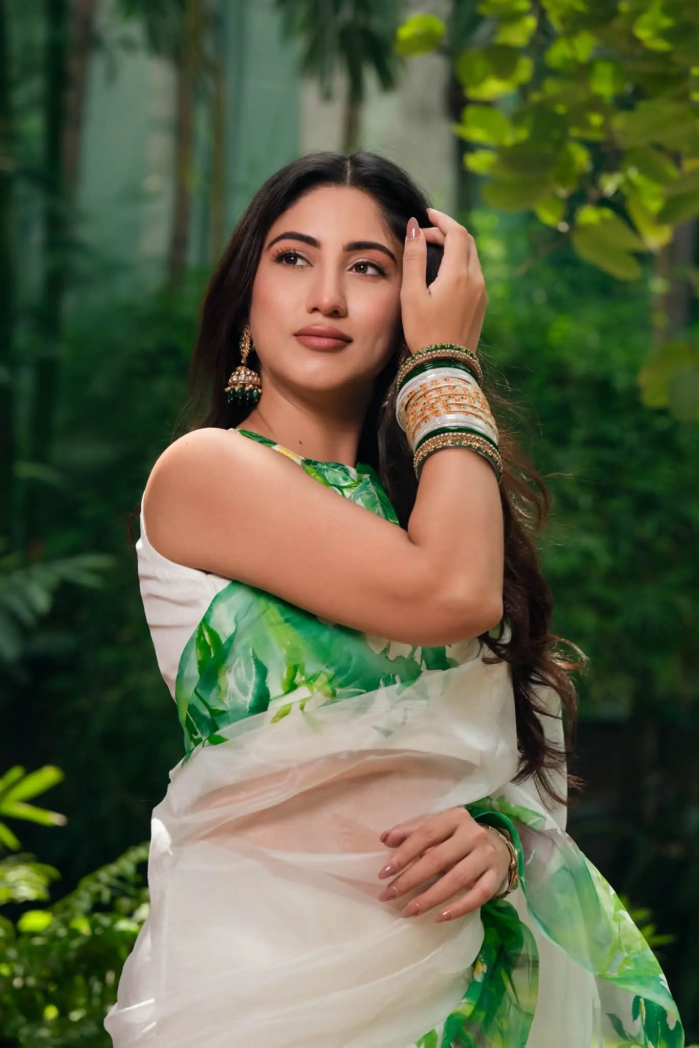 &lsquo;চা গরম&rsquo; লুকে মায়াবী সাফা