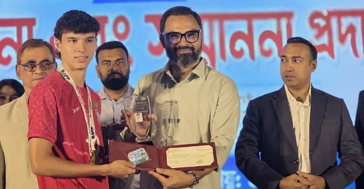লাখ টাকা করে পুরস্কারের পাশাপাশি ‘ক্রীড়াকার্ড’ পেলেন যুব ফুটবলাররা