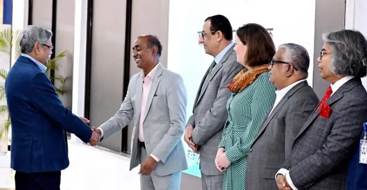 চিকিৎসা শেষে দেশে ফিরলেন রাষ্ট্রপতি