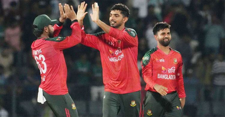 সাইফ হাসানের বলে ম্যাচে ফিরল বাংলাদেশ