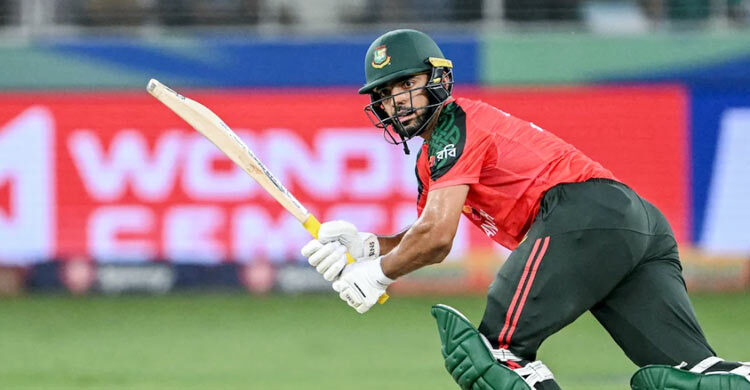 পাওয়ার প্লেতেই কোণঠাসা বাংলাদেশ