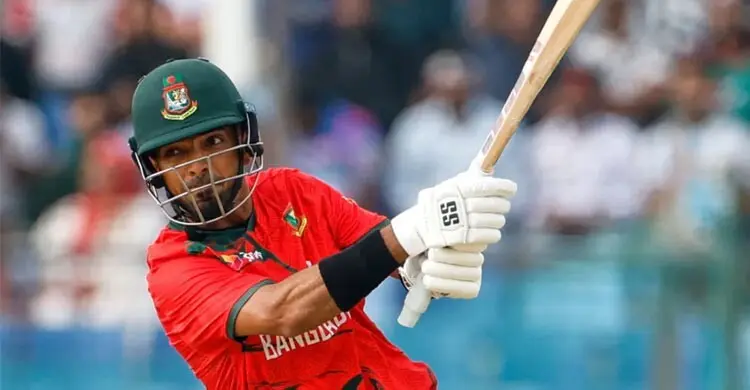 ৩ উইকেট হারিয়ে পাওয়ার প্লেতেই চাপে বাংলাদেশ