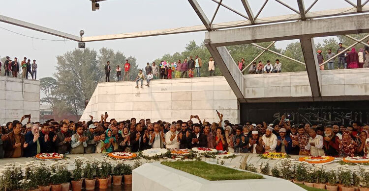 জিয়া ও খালেদার সমাধিতে সাইফুল হকের শ্রদ্ধা