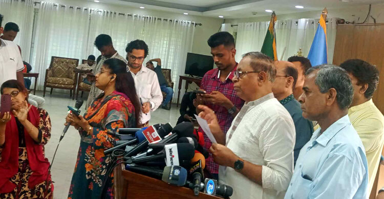 প্রধানমন্ত্রীর একই সঙ্গে দলীয় প্রধান থাকা উচিত বলে মনে করি না