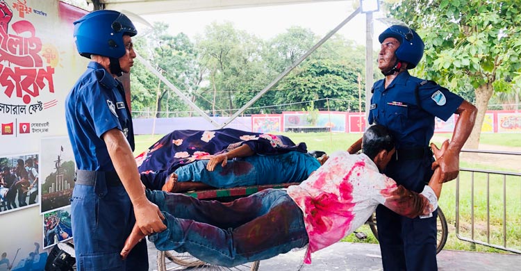 সাঁজোয়া যান থেকে ইয়ামিনকে ফালানোর দৃশ্য দেখানো হয় মোটিফের মাধ্যমে