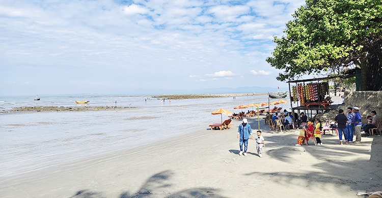 ফের পর্যটকে মুখর সেন্টমার্টিন