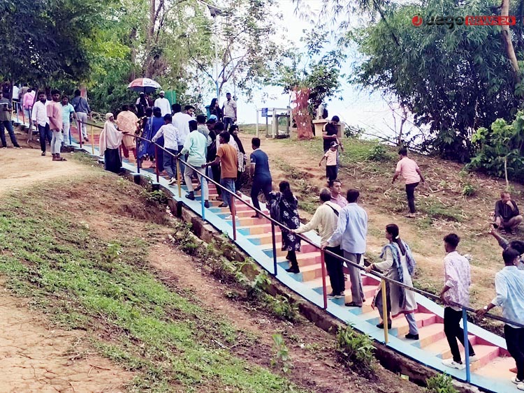 ঈদের ছুটিতে রাঙ্গামাটি ও সাজেকে পর্যটকদের ভিড়