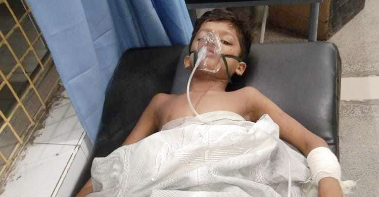 চাঁপাইনবাবগঞ্জে পুঁতে রাখা ককটেল বিস্ফোরণে শিশু আহত