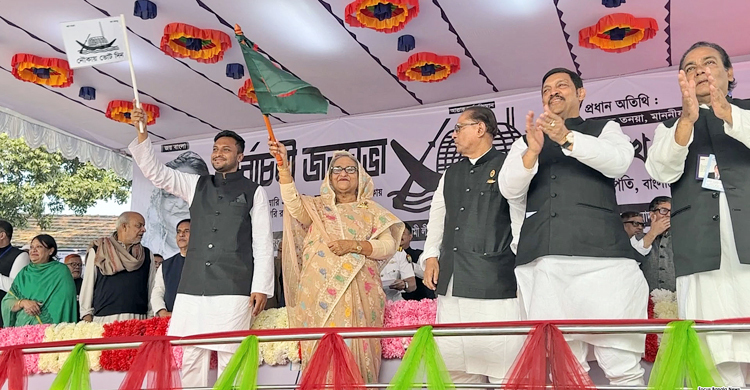 সাকিব ভোটের মাঠে ছক্কা মারলেই হবে: প্রধানমন্ত্রী