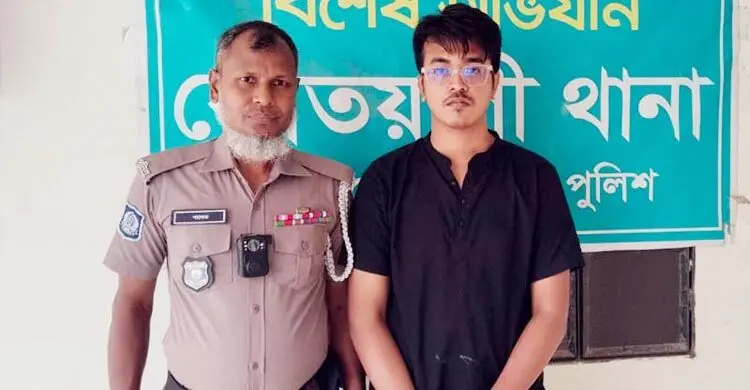 ছাদ থেকে পড়ে কলেজছাত্রীর মৃত্যু, প্রাইভেট টিউটর গ্রেফতার