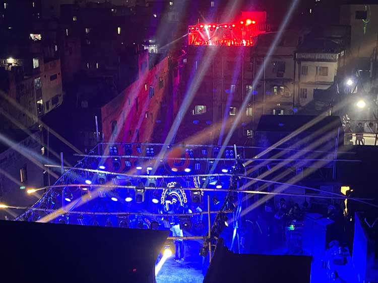 পুরান ঢাকায় সাকরাইন: ঘুড়ির আকাশ এখন আলোর দখলে