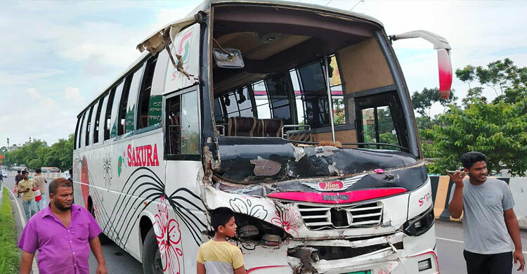 ঢাকা-ভাঙ্গা এক্সপ্রেসওয়েতে চার বাসের সংঘর্ষ, আহত ২০
