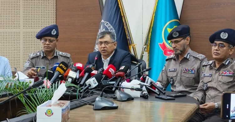 পুলিশের কপালে যে কালিমা লেপন করা হয়েছিল এ জন্য তারা নিজেরা দায়ী নয়