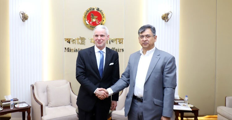 পাচার অর্থ ফেরাতে সুইজারল্যান্ডের সহযোগিতা চাইলেন স্বরাষ্ট্রমন্ত্রী