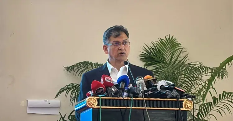 স্বরাষ্ট্রমন্ত্রী • হাসিনাসহ আওয়ামী লীগের নেতাকর্মীরা স্বেচ্ছায় ফিরে এলে ভালো