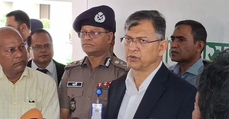 অবৈধ অস্ত্র উদ্ধারে ডিসিদের তৎপর হওয়ার নির্দেশ স্বরাষ্ট্রমন্ত্রীর