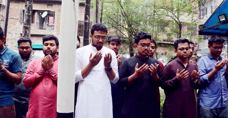 নবাব সলিমুল্লাহর কবর জিয়ারত করলেন ডাকসুর নবনির্বাচিত শিবির নেতারা