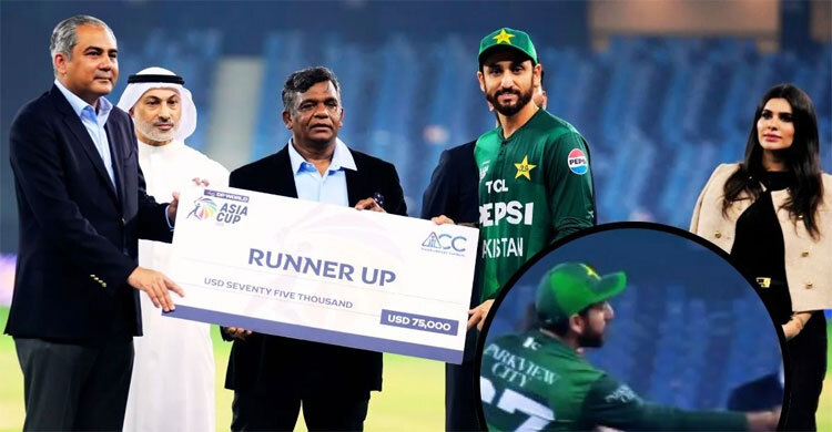 রেগে পুরস্কারের চেক ছুড়ে ফেললেন পাকিস্তান অধিনায়ক