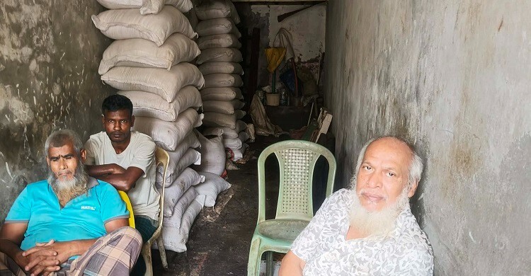 কোরবানি এলেই বস্তায় ১০০-১৫০ টাকা বাড়ে লবণের দাম