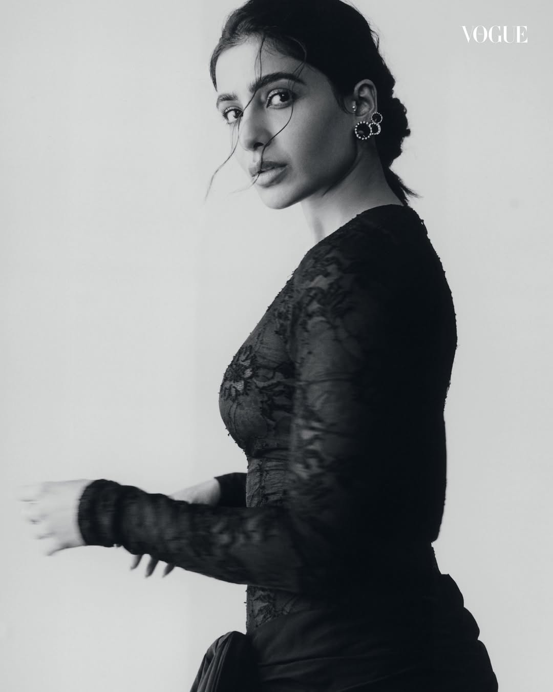 ভাঙন পেরিয়ে ভোগ কভারে সামান্থা