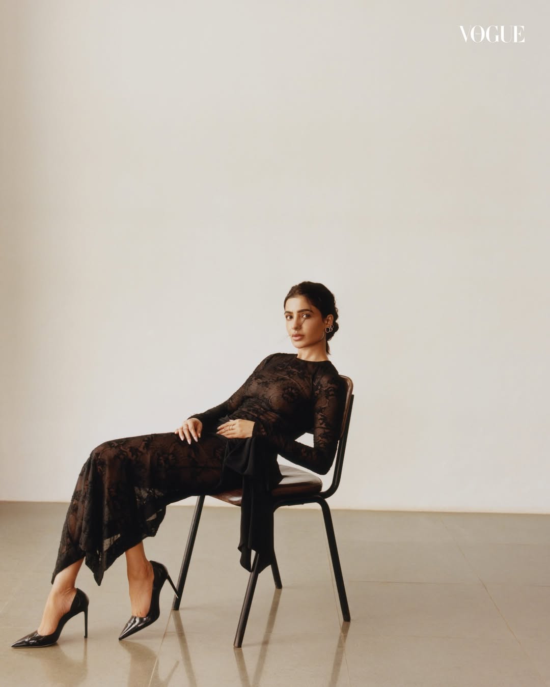 ভাঙন পেরিয়ে ভোগ কভারে সামান্থা