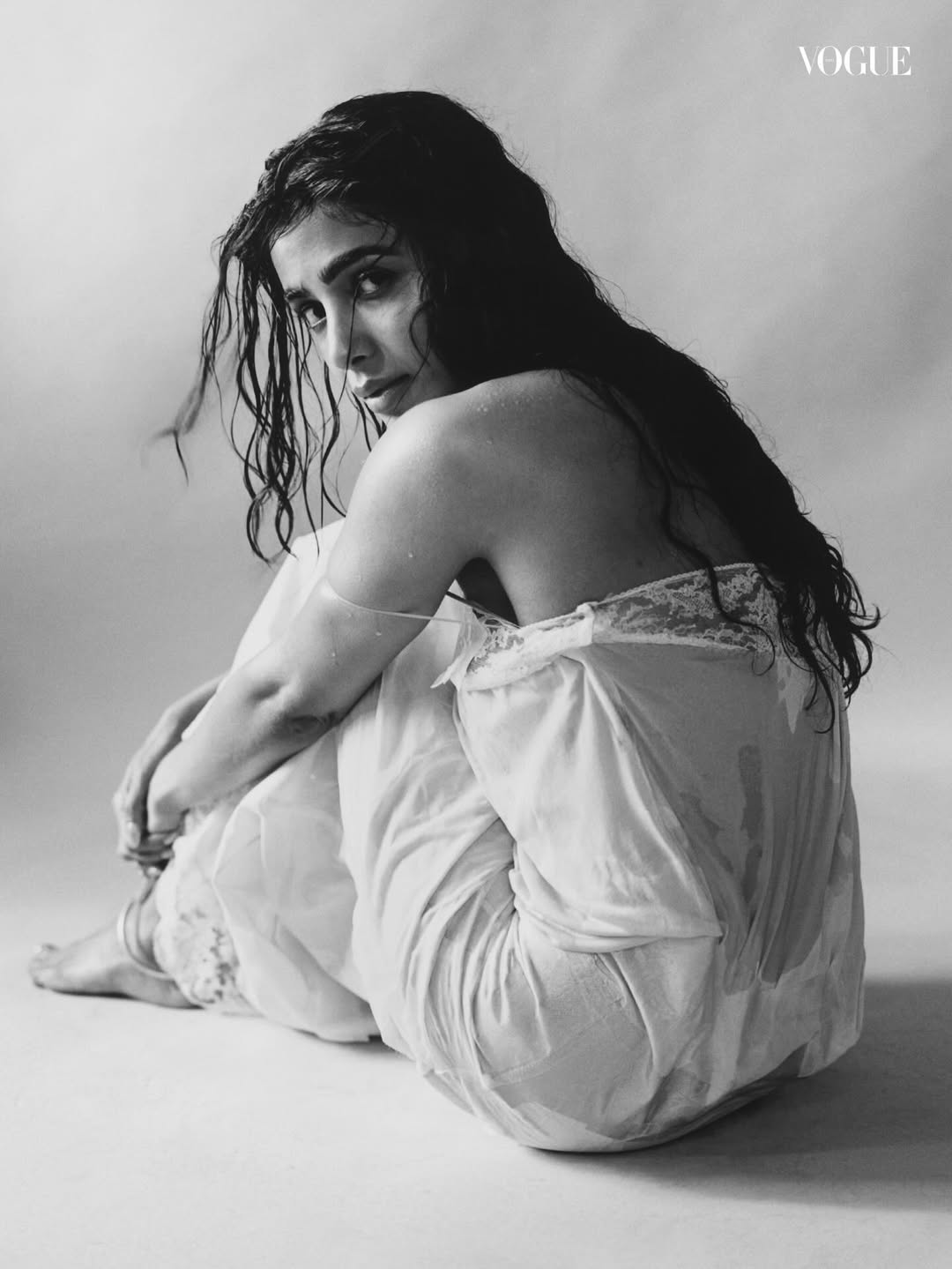 ভাঙন পেরিয়ে ভোগ কভারে সামান্থা