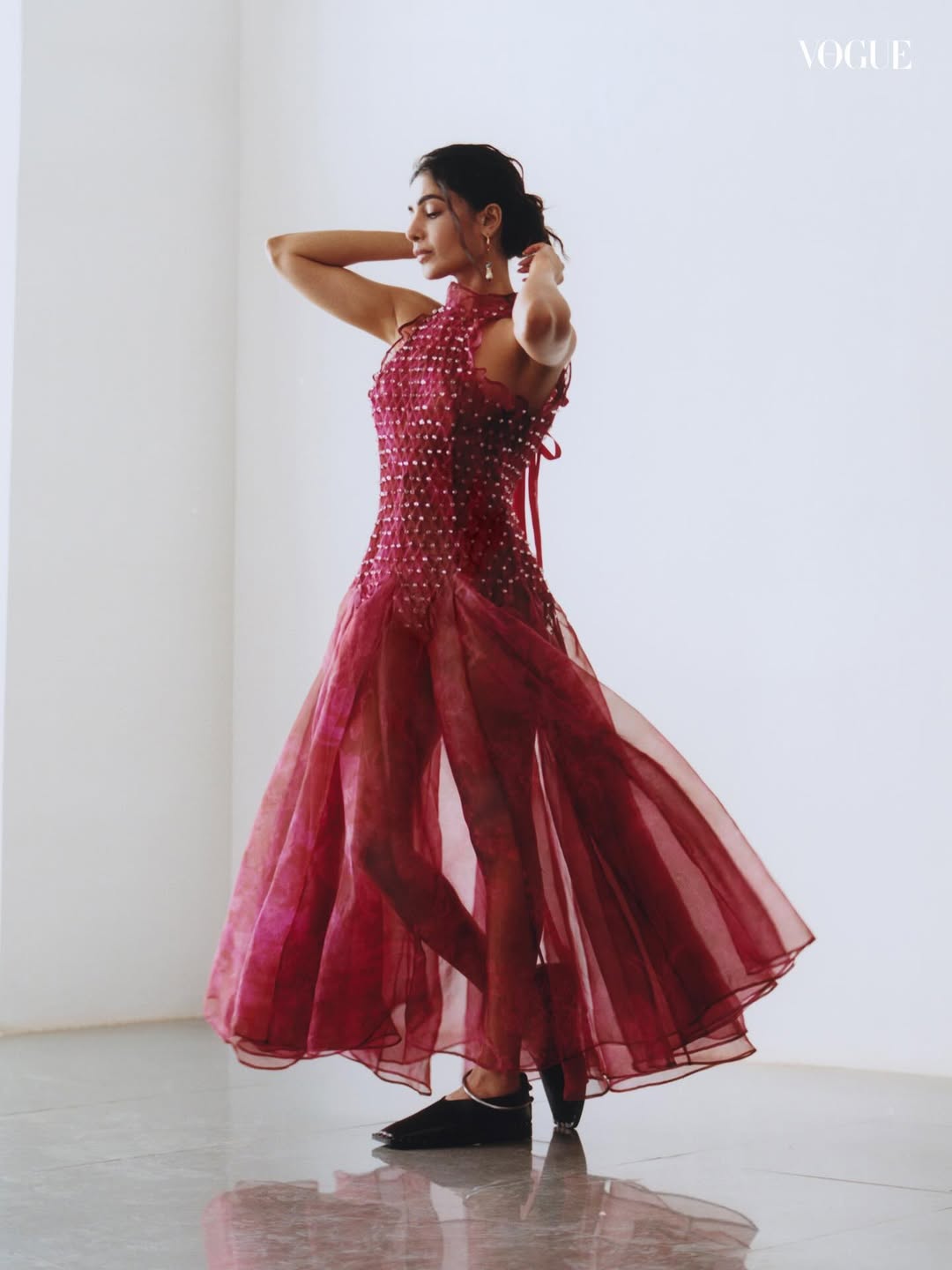 ভাঙন পেরিয়ে ভোগ কভারে সামান্থা