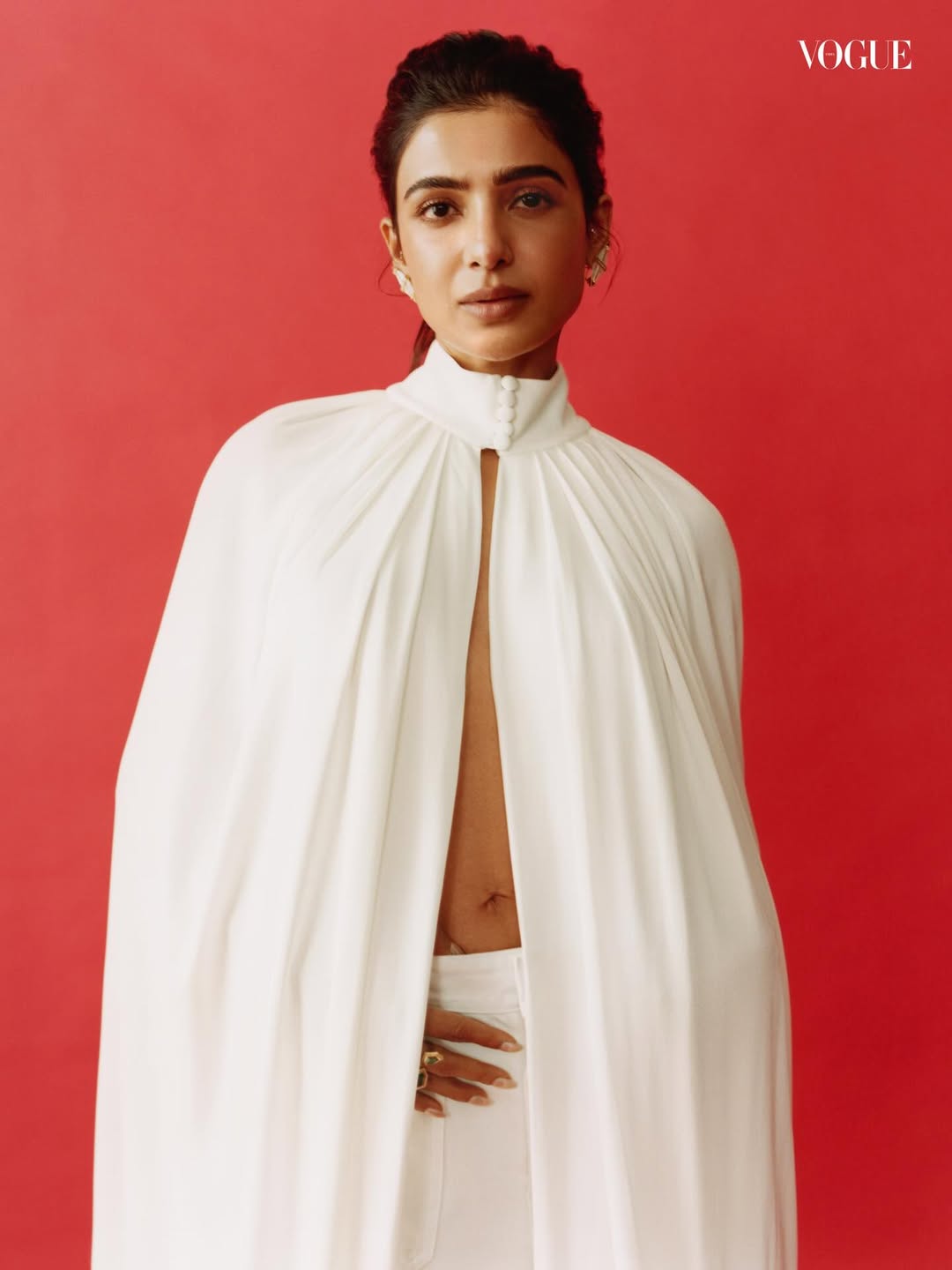 ভাঙন পেরিয়ে ভোগ কভারে সামান্থা