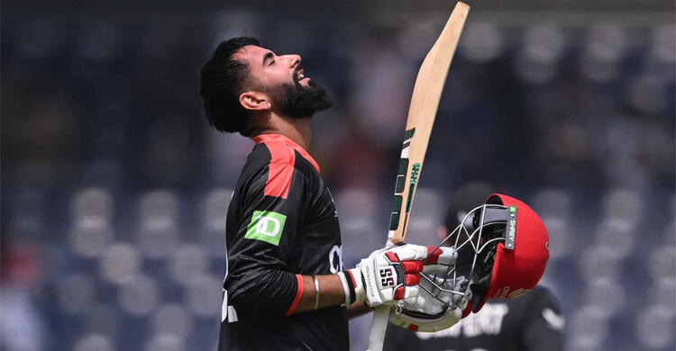 এক সেঞ্চুরিই বদলে দিচ্ছে সামরার জীবন!