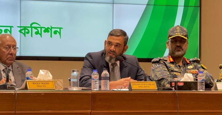 কর্মী সেজে যারা আপনার পাশে আসছে তাদের যাচাই করুন