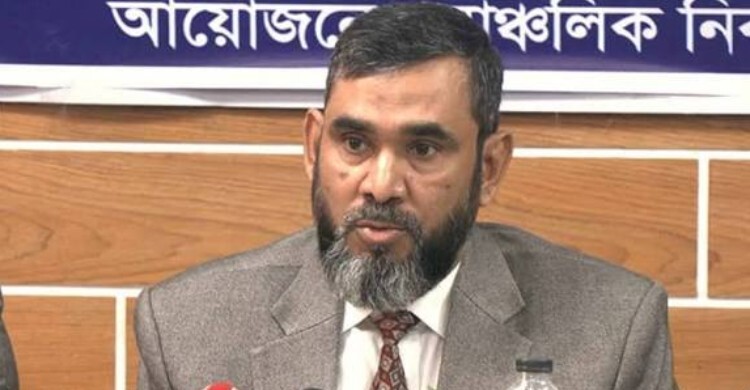 ভোটকেন্দ্রে সাংবাদিক-পর্যবেক্ষকরা মোবাইল নিতে পারবেন: ইসি সানাউল্লাহ