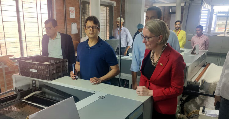 যুক্তরাজ্যে খেলনা রপ্তানিতে বাংলাদেশ, কারখানা পরিদর্শনে সারাহ কুক