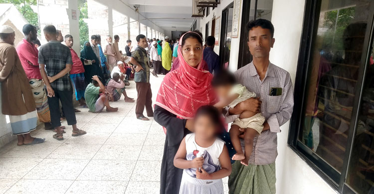 আদালতে সন্তানদের নিয়ে শরীফা খাতুন-ছবি জাগো নিউজ