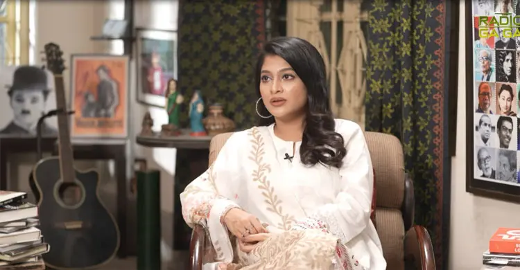 দীর্ঘদিন পর দেখা দিলেন মুনমুন, এলেন সাজ্জাদ হুসাইনের অতিথি হয়ে