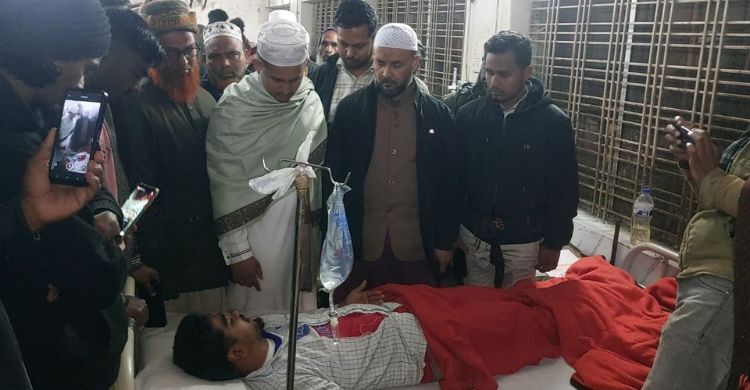 পঞ্চগড়ে লাঠিচার্জে আহতদের দেখতে হাসপাতালে সারজিস