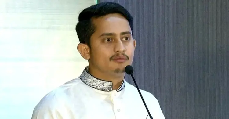 সাবেক সিইসির গলায় জুতার মালা পরা ছবিটা বেডরুমে টাঙিয়ে রাখুন