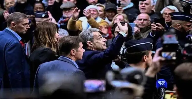 ‘এ প্রিজনার’স ডায়েরি’:সারকোজির কারাবন্দী জীবনের স্মৃতিকথা