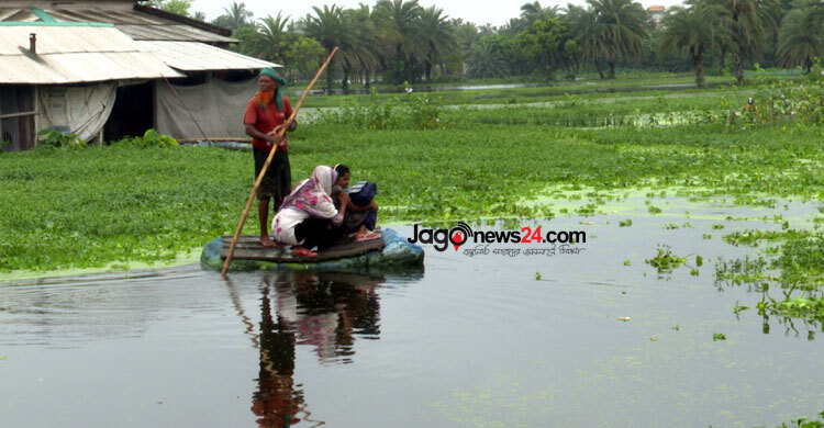 শিক্ষাঙ্গনে হাঁটু থেকে কোমরসমান পানি, পাঠদান-পরীক্ষা ব্যাহত