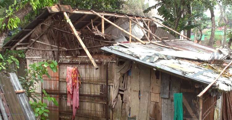 সাতক্ষীরায় শিলাবৃষ্টি-ঝড়ের তাণ্ডবে ব্যাপক ক্ষয়ক্ষতি