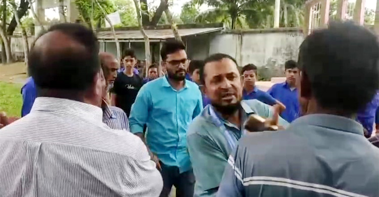 স্কুলে ঢুকে শিক্ষককে পেটালেন বিএনপি-ছাত্রদল নেতারা