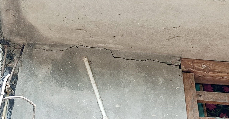 তীব্র ঝাঁকুনিতে কাঁপলো উৎপত্তিস্থল সাতক্ষীরার আশাশুনি