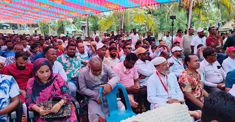 সুন্দরবনে মৌয়ালদের ঝুঁকিমুক্ত মধু সংগ্রহের বিষয়ে সরকার গুরুত্ব দিচ্ছে